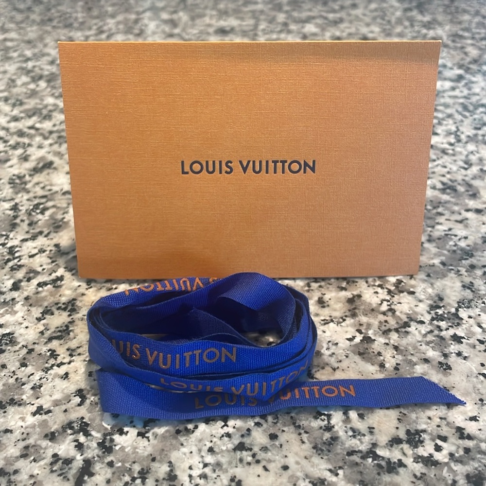 57 inches Blue Louis Vuitton ribbon with receipt holder